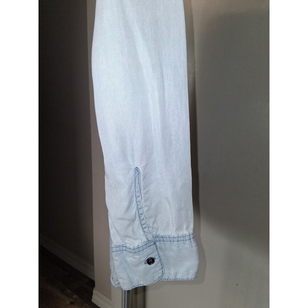 Women's Knox Rose Light Wash Chambray Button-Front w/ Lace Trim & Lace-Up Back L - Picture 4 of 9